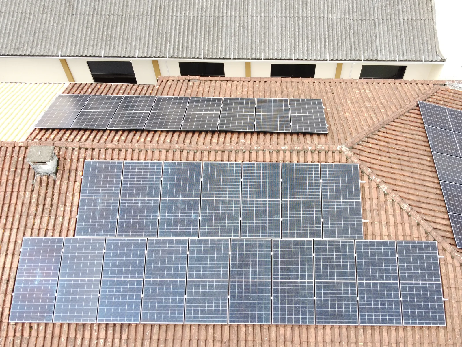 Energia solar instalada no bairro Bom Retiro em Joinville para atender três contas