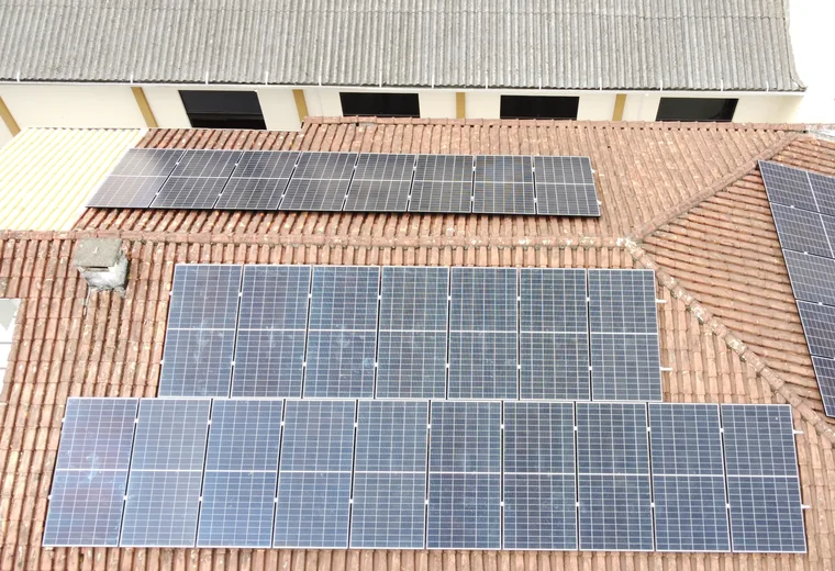 Energia solar instalada no bairro Bom Retiro em Joinville no projeto do Orlei
