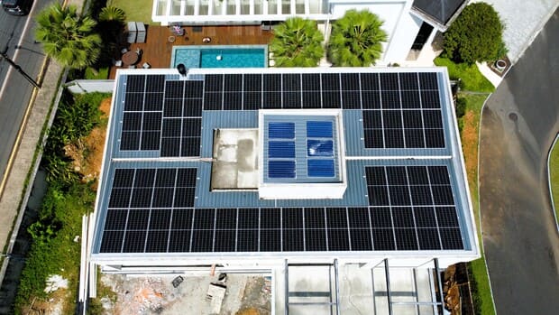 Sistema fotovoltaico da TeraSolar usado para reduzir a compra de energia da rede