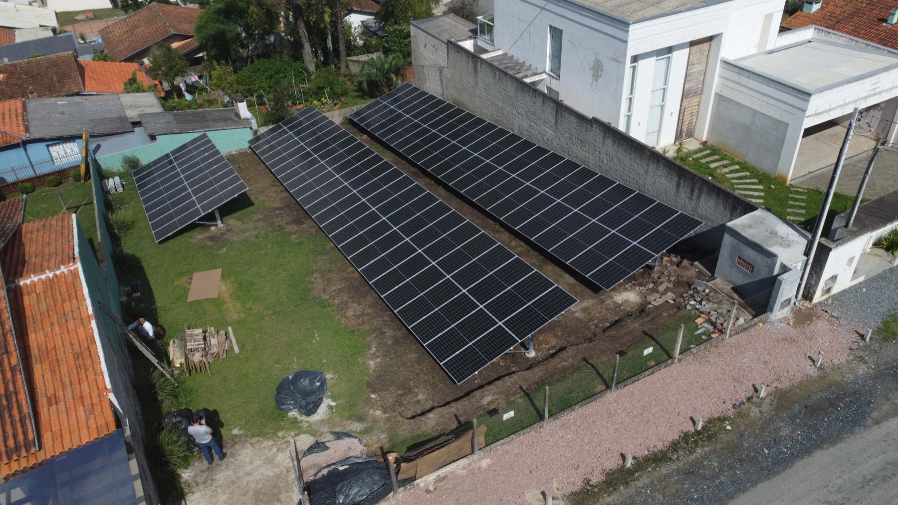 Usina solar de investimento em Mafra com módulos fotovoltaicos instalados em solo