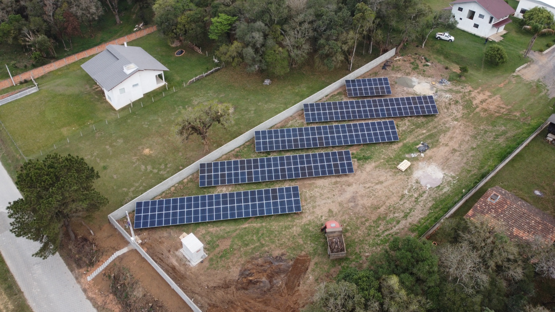 Usina solar Seidel com módulos fotovoltaicos instalados em solo para investimento