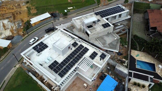 Sistema de energia solar do cliente Vicente e Fernanda em América, Joinville