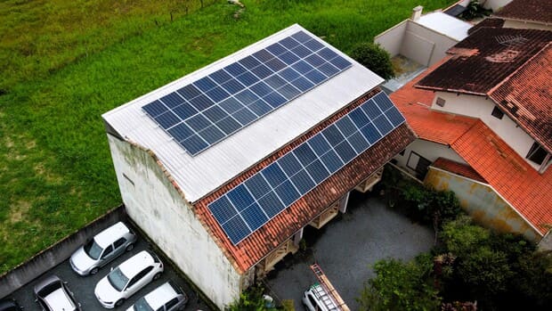 Sistema de energia solar do cliente Magali em Bucarein, Joinville