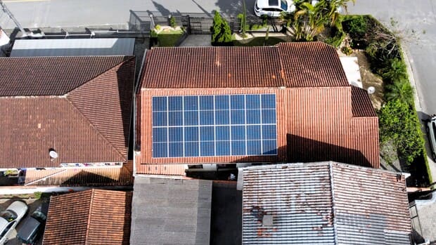 Sistema de energia solar do cliente Rodrigo em Costa e Silva, Joinville