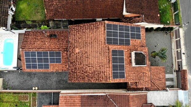 Sistema de energia solar do cliente Tatiana em Floresta, Joinville