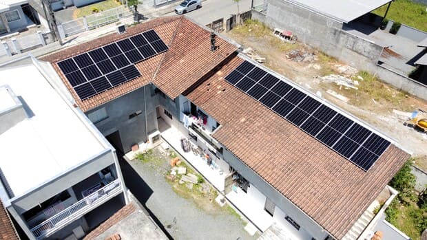 Sistema de energia solar do cliente Valdemir em Pirabeiraba, Joinville